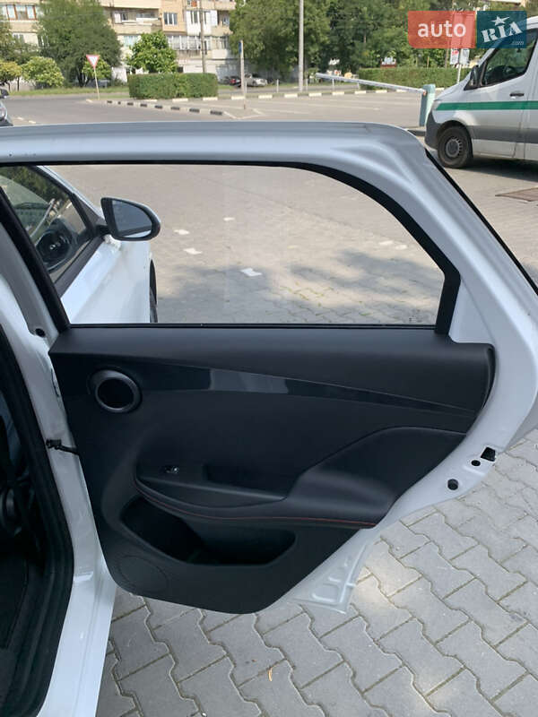 Хетчбек BYD E2 2025 в Чернівцях фото 41 Хетчбек BYD E2 2025 в Чернівцях