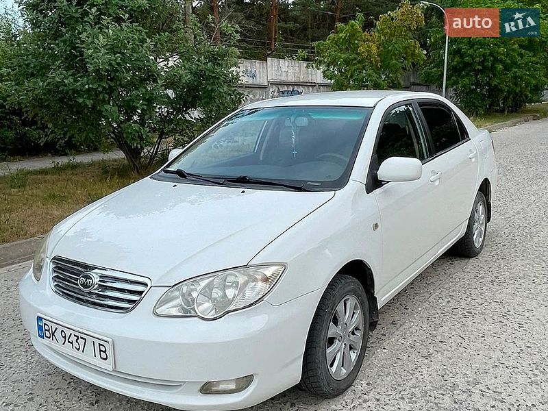 Седан BYD F3 2011 в Вараші