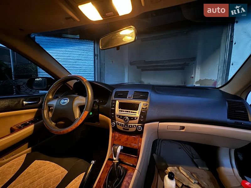 Седан BYD F6 2011 в Компаніївці