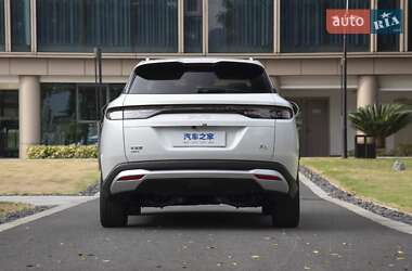 Позашляховик / Кросовер BYD Song L 2024 в 