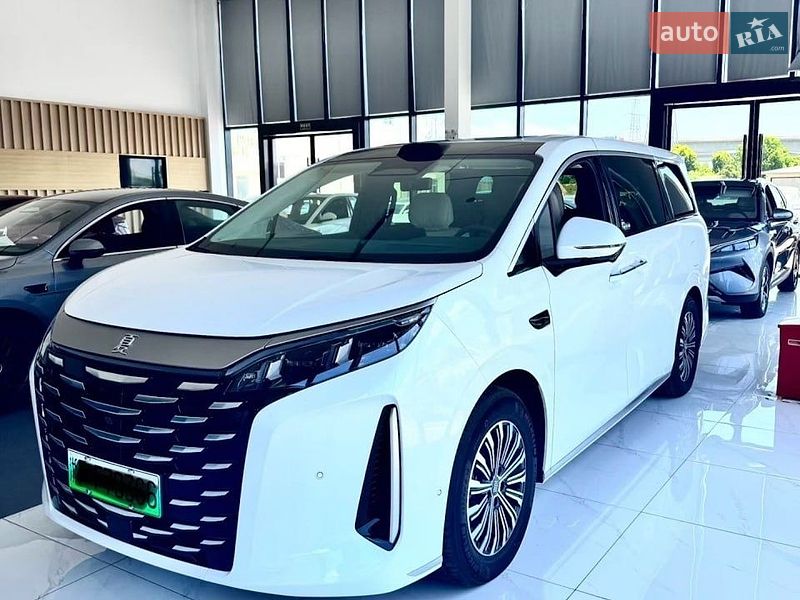 Минивэн BYD Summer 2025 в Киеве фото Минивэн BYD Summer 2025 в Киеве