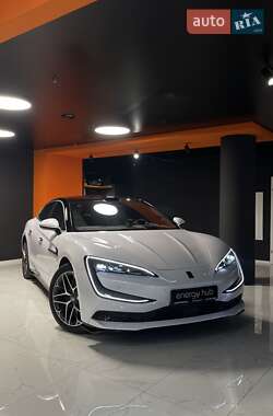 Седан BYD Yangwang U7 2025 в Киеве