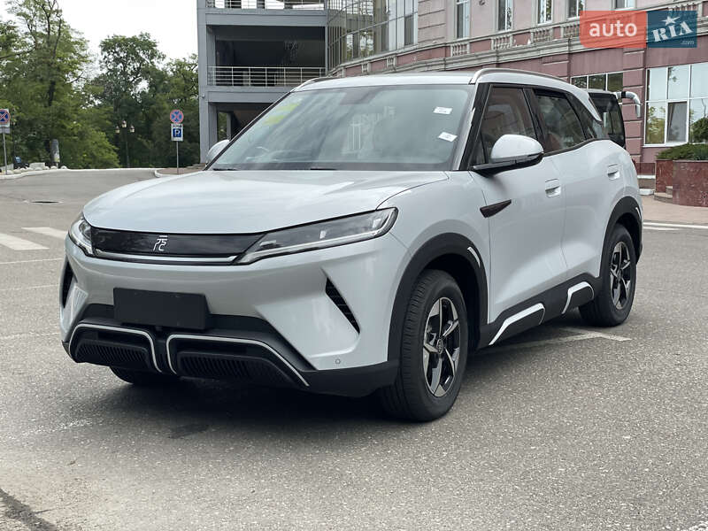 Позашляховик / Кросовер BYD Yuan Up 2024 в 