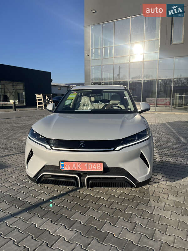 Позашляховик / Кросовер BYD Yuan Up 2024 в 