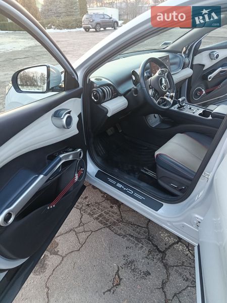 Позашляховик / Кросовер BYD Yuan 2023 в Тальному