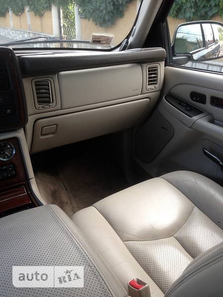 Внедорожник / Кроссовер Cadillac Escalade 2003 в Ровно