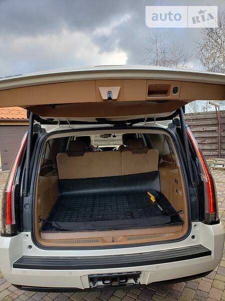 Внедорожник / Кроссовер Cadillac Escalade 2015 в Киеве