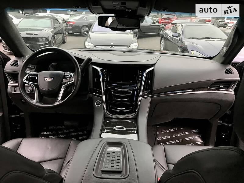 Внедорожник / Кроссовер Cadillac Escalade 2015 в Киеве