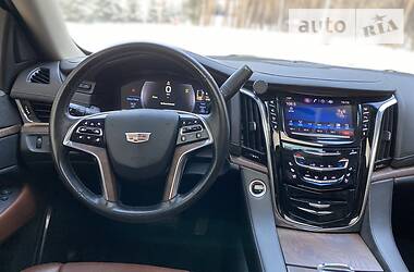 Внедорожник / Кроссовер Cadillac Escalade 2015 в Киеве