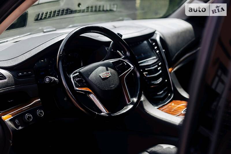 Позашляховик / Кросовер Cadillac Escalade 2015 в Тячеві
