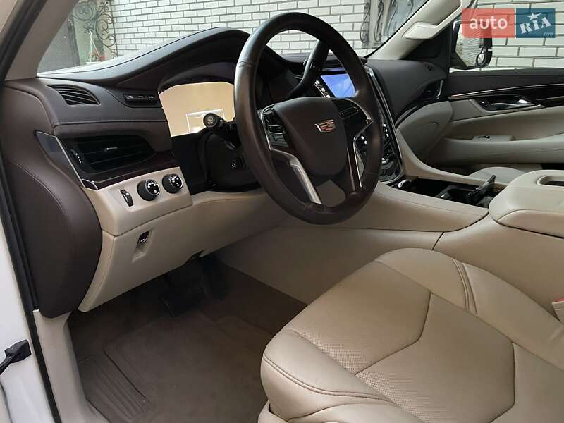 Внедорожник / Кроссовер Cadillac Escalade 2015 в Киеве фото 9 Внедорожник / Кроссовер Cadillac Escalade 2015 в Киеве
