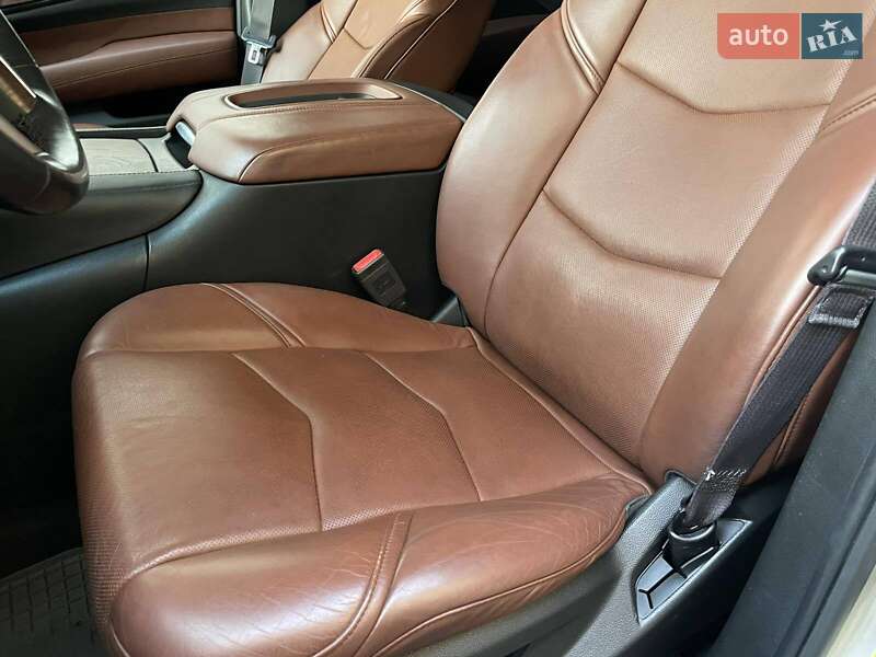 Внедорожник / Кроссовер Cadillac Escalade 2016 в Киеве