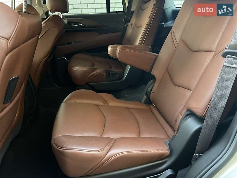 Внедорожник / Кроссовер Cadillac Escalade 2016 в Киеве