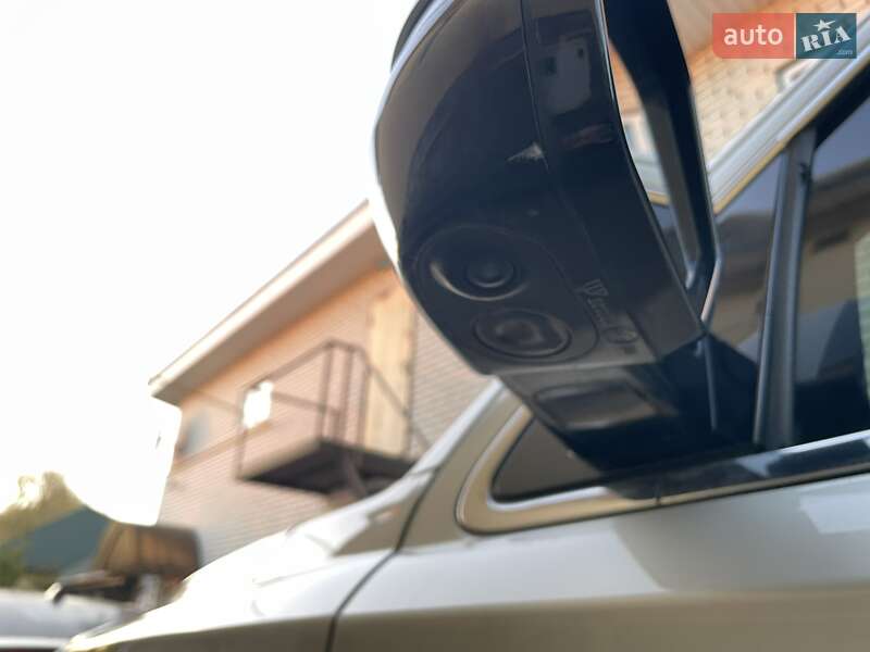 Внедорожник / Кроссовер Cadillac Escalade 2016 в Киеве