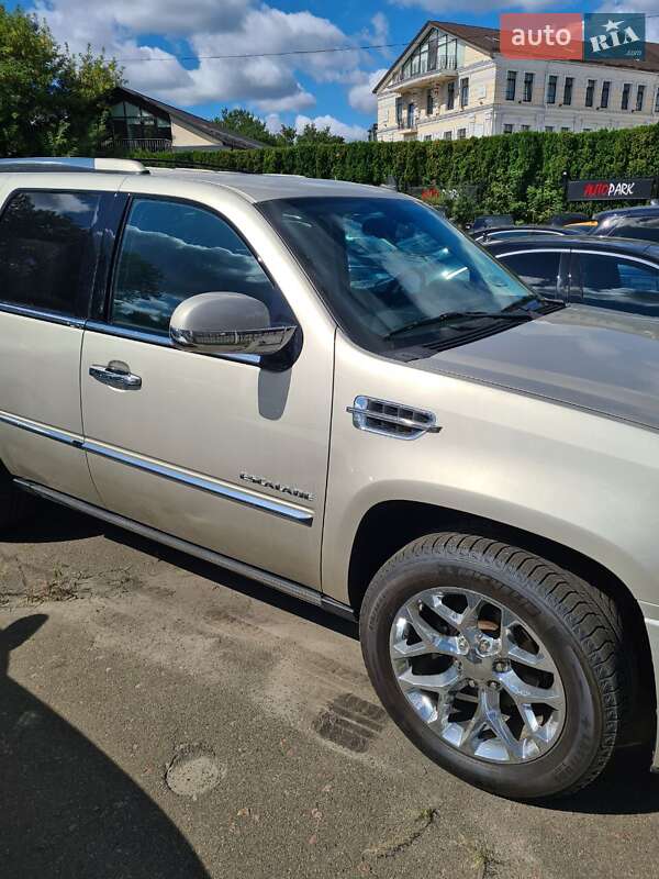 Внедорожник / Кроссовер Cadillac Escalade 2013 в Киеве