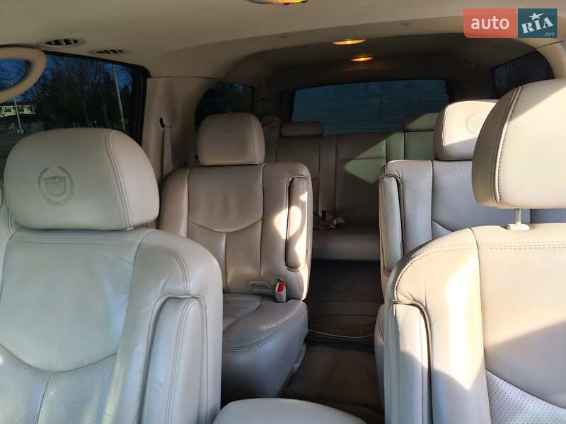 Внедорожник / Кроссовер Cadillac Escalade 2005 в Кривом Роге фото 5 Внедорожник / Кроссовер Cadillac Escalade 2005 в Кривом Роге