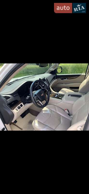 Внедорожник / Кроссовер Cadillac Escalade 2017 в Киеве