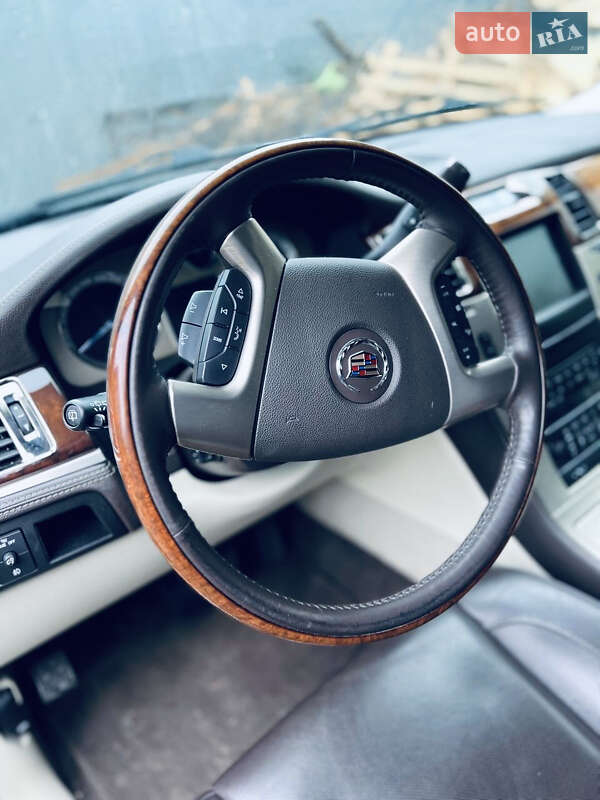 Позашляховик / Кросовер Cadillac Escalade 2010 в Києві