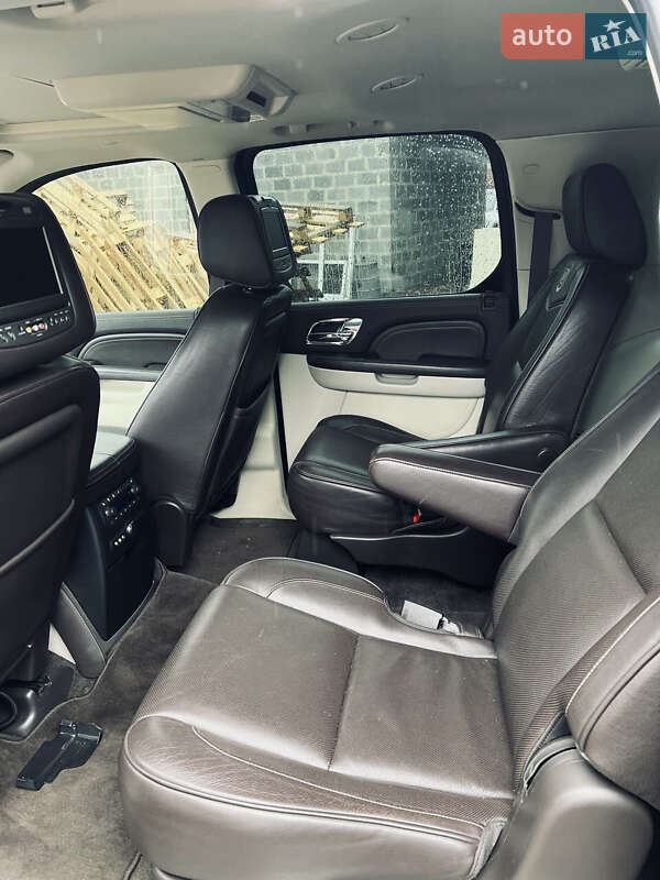 Позашляховик / Кросовер Cadillac Escalade 2010 в Києві