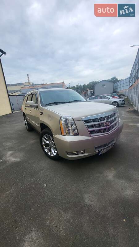 Внедорожник / Кроссовер Cadillac Escalade 2013 в Киеве