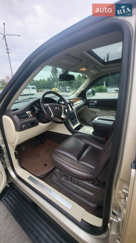 Внедорожник / Кроссовер Cadillac Escalade 2013 в Киеве