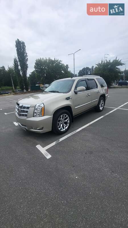 Внедорожник / Кроссовер Cadillac Escalade 2013 в Киеве