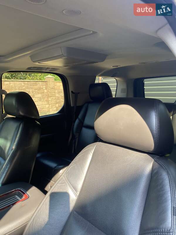 Внедорожник / Кроссовер Cadillac Escalade 2010 в Ровно фото 15 Внедорожник / Кроссовер Cadillac Escalade 2010 в Ровно