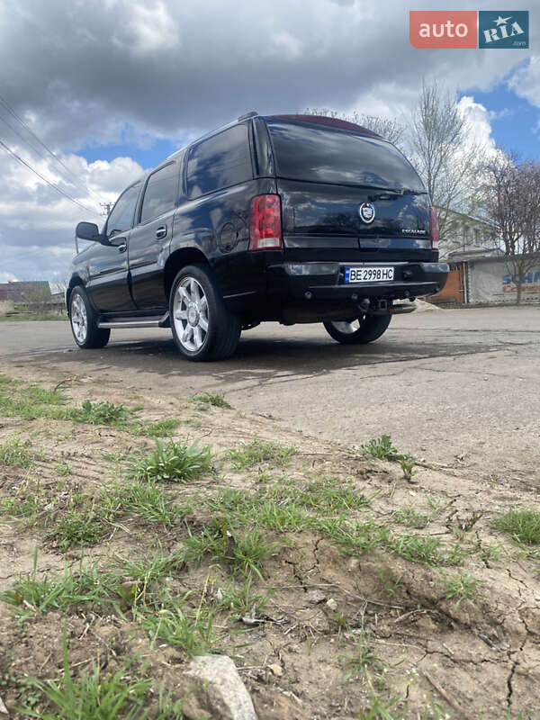 Позашляховик / Кросовер Cadillac Escalade 2004 в Южноукраїнську
