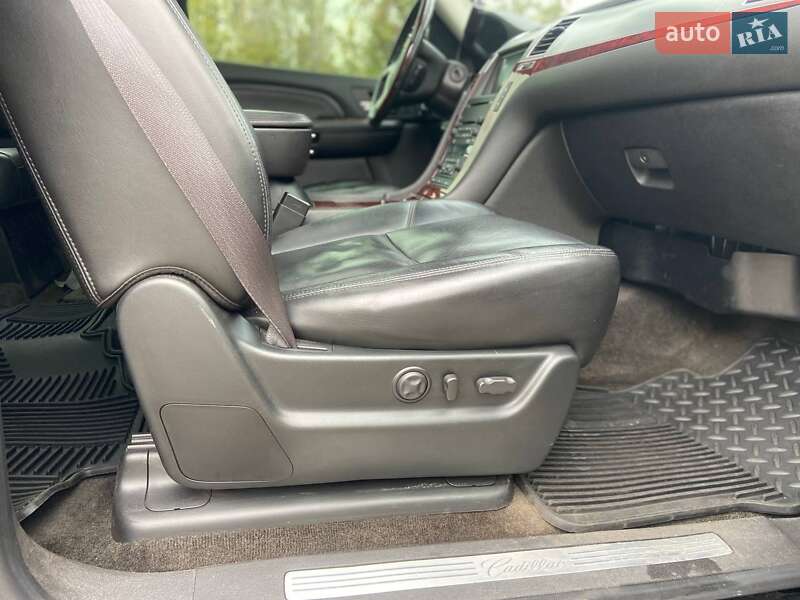 Позашляховик / Кросовер Cadillac Escalade 2008 в Кривому Розі