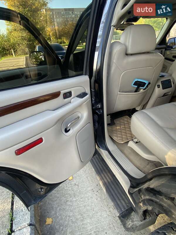 Позашляховик / Кросовер Cadillac Escalade 2004 в Южноукраїнську