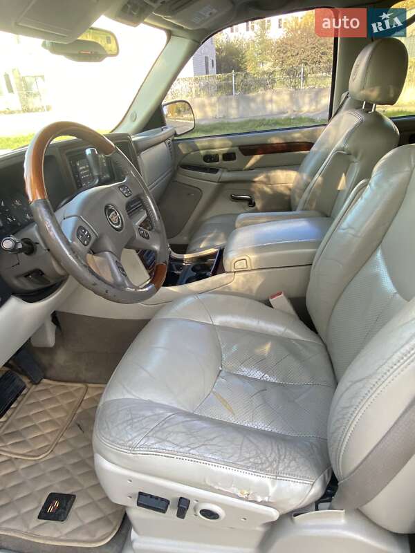 Позашляховик / Кросовер Cadillac Escalade 2004 в Южноукраїнську