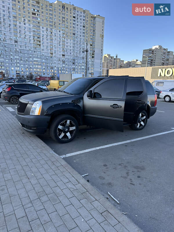 Внедорожник / Кроссовер Cadillac Escalade 2008 в Киеве