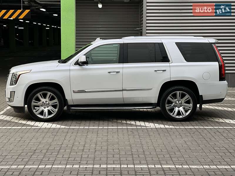 Внедорожник / Кроссовер Cadillac Escalade 2016 в Киеве