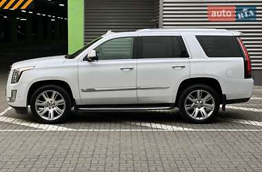 Внедорожник / Кроссовер Cadillac Escalade 2016 в 