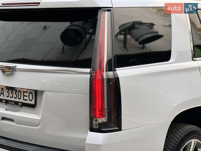 Внедорожник / Кроссовер Cadillac Escalade 2016 в Киеве