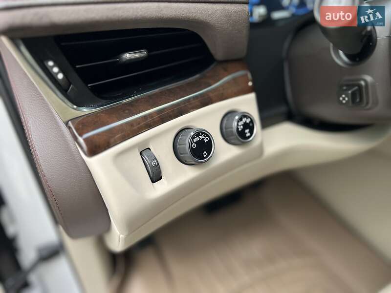 Внедорожник / Кроссовер Cadillac Escalade 2016 в Киеве