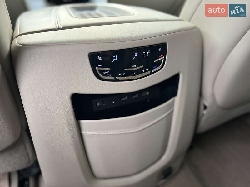 Внедорожник / Кроссовер Cadillac Escalade 2016 в Киеве