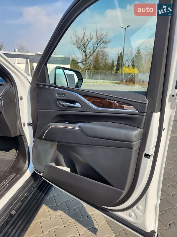 Внедорожник / Кроссовер Cadillac Escalade 2022 в Киеве
