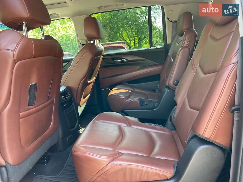 Внедорожник / Кроссовер Cadillac Escalade 2014 в Киеве