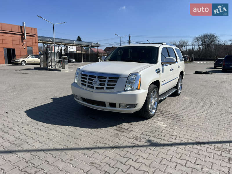 Внедорожник / Кроссовер Cadillac Escalade 2011 в Киеве