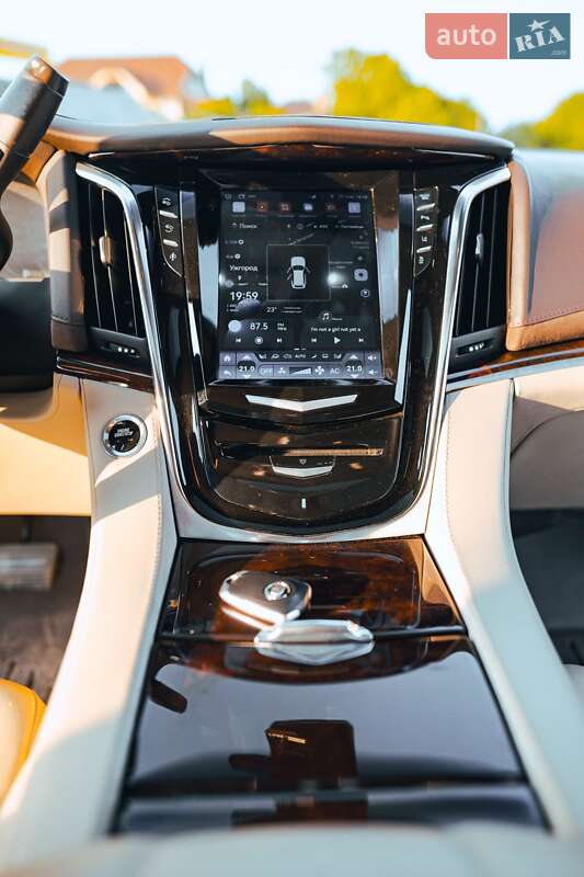 Внедорожник / Кроссовер Cadillac Escalade 2014 в Ужгороде