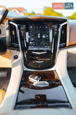 Внедорожник / Кроссовер Cadillac Escalade 2014 в 