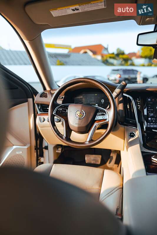 Внедорожник / Кроссовер Cadillac Escalade 2014 в Ужгороде