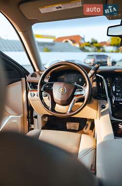 Внедорожник / Кроссовер Cadillac Escalade 2014 в 