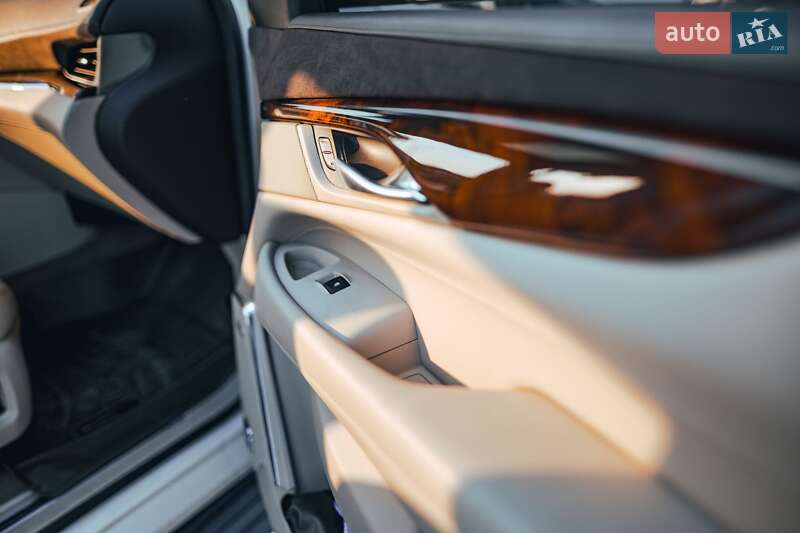 Внедорожник / Кроссовер Cadillac Escalade 2014 в Ужгороде