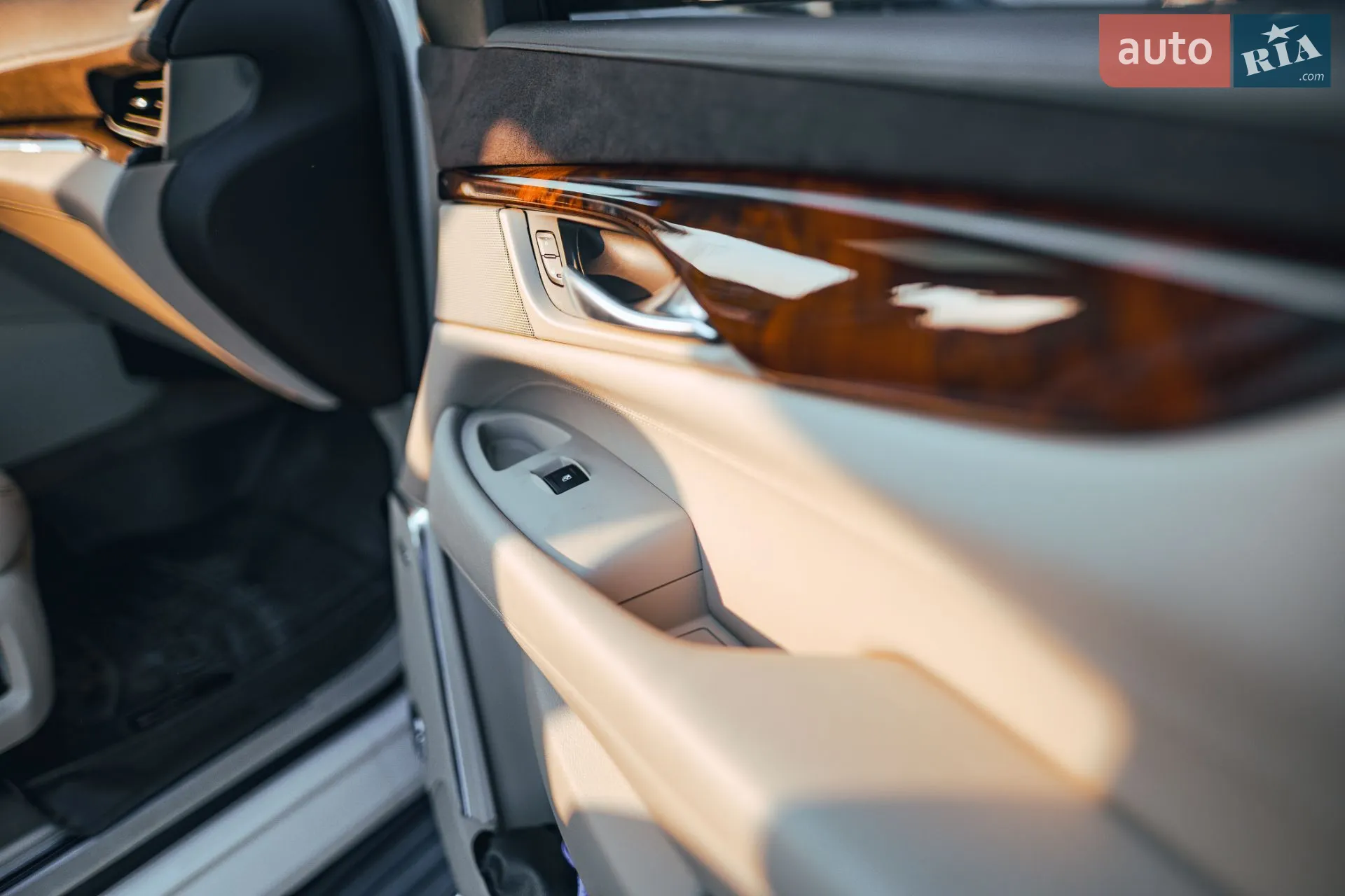 2014 Cadillac Escalade - мініатюра 21