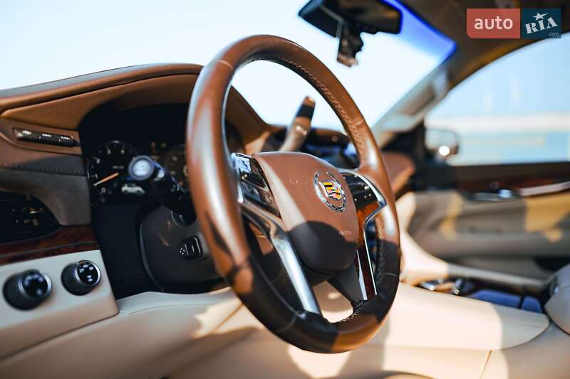 Внедорожник / Кроссовер Cadillac Escalade 2014 в Ужгороде