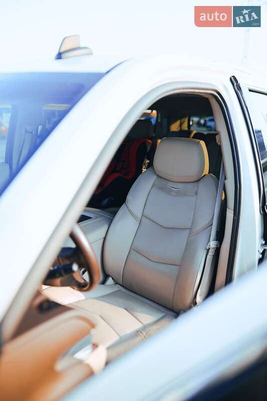 Внедорожник / Кроссовер Cadillac Escalade 2014 в Ужгороде
