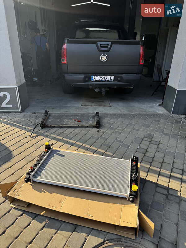 Пикап Cadillac Escalade 2002 в Ивано-Франковске