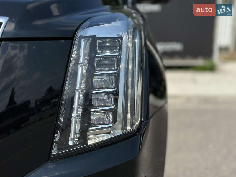 Внедорожник / Кроссовер Cadillac Escalade 2016 в Харькове